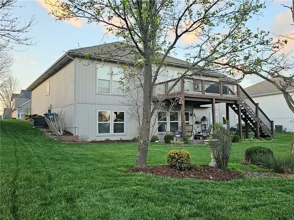 $359,900 | 807 Northwest Poplar Court, Grain Valley, MO 64029