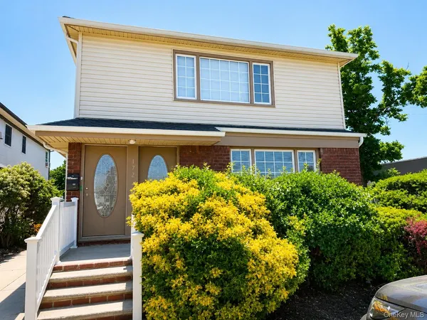 $4,000 | 1723 Broadway, Hewlett, NY 11557