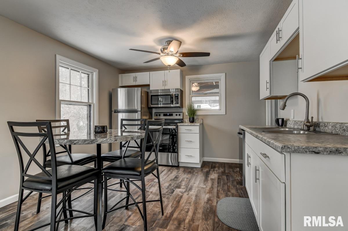 2049 East Buchanan Street Springfield, IL 62703 - Photo 12 of 29 Gallery Image 12
