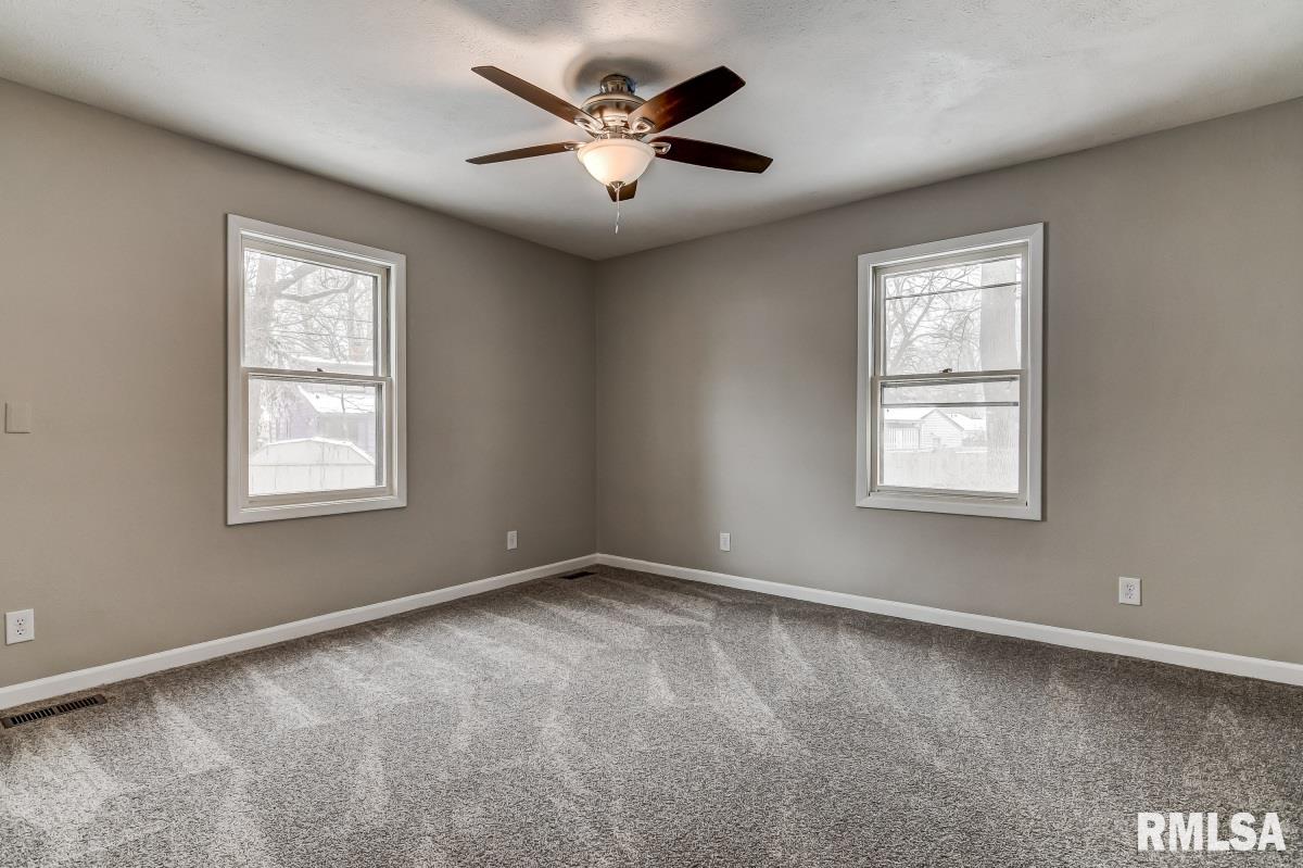 2049 East Buchanan Street Springfield, IL 62703 - Photo 21 of 29 Gallery Image 21