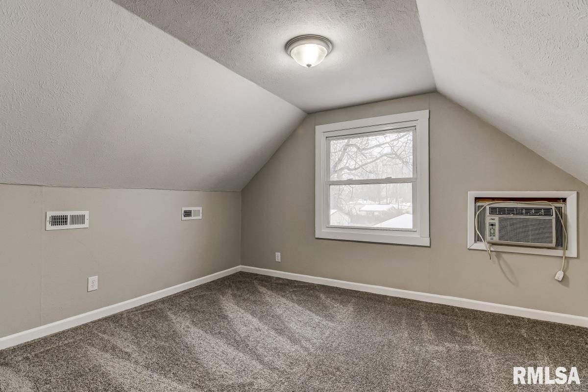 2049 East Buchanan Street Springfield, IL 62703 - Photo 25 of 29 Gallery Image 25