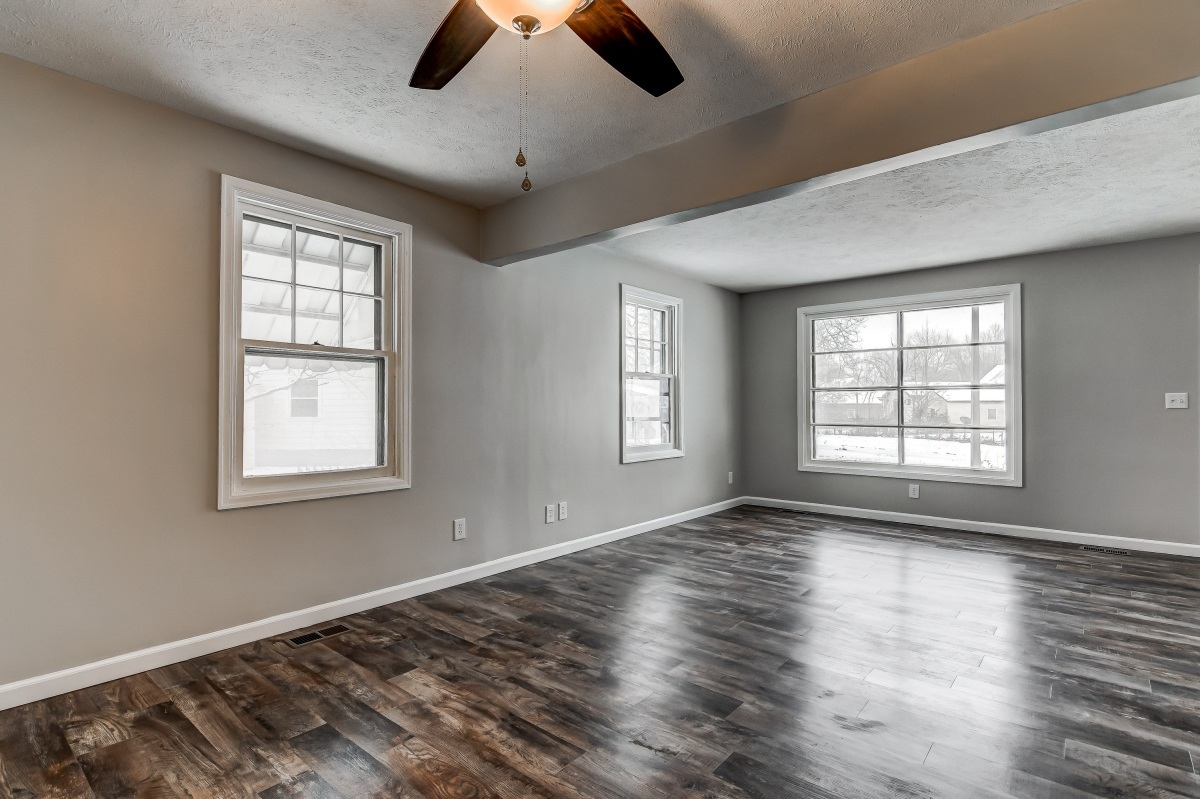 2049 East Buchanan Street Springfield, IL 62703 - Photo 6 of 29 Gallery Image 6