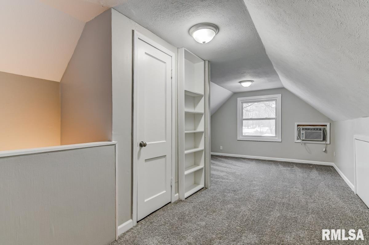 2049 East Buchanan Street Springfield, IL 62703 - Photo 7 of 29 Gallery Image 7