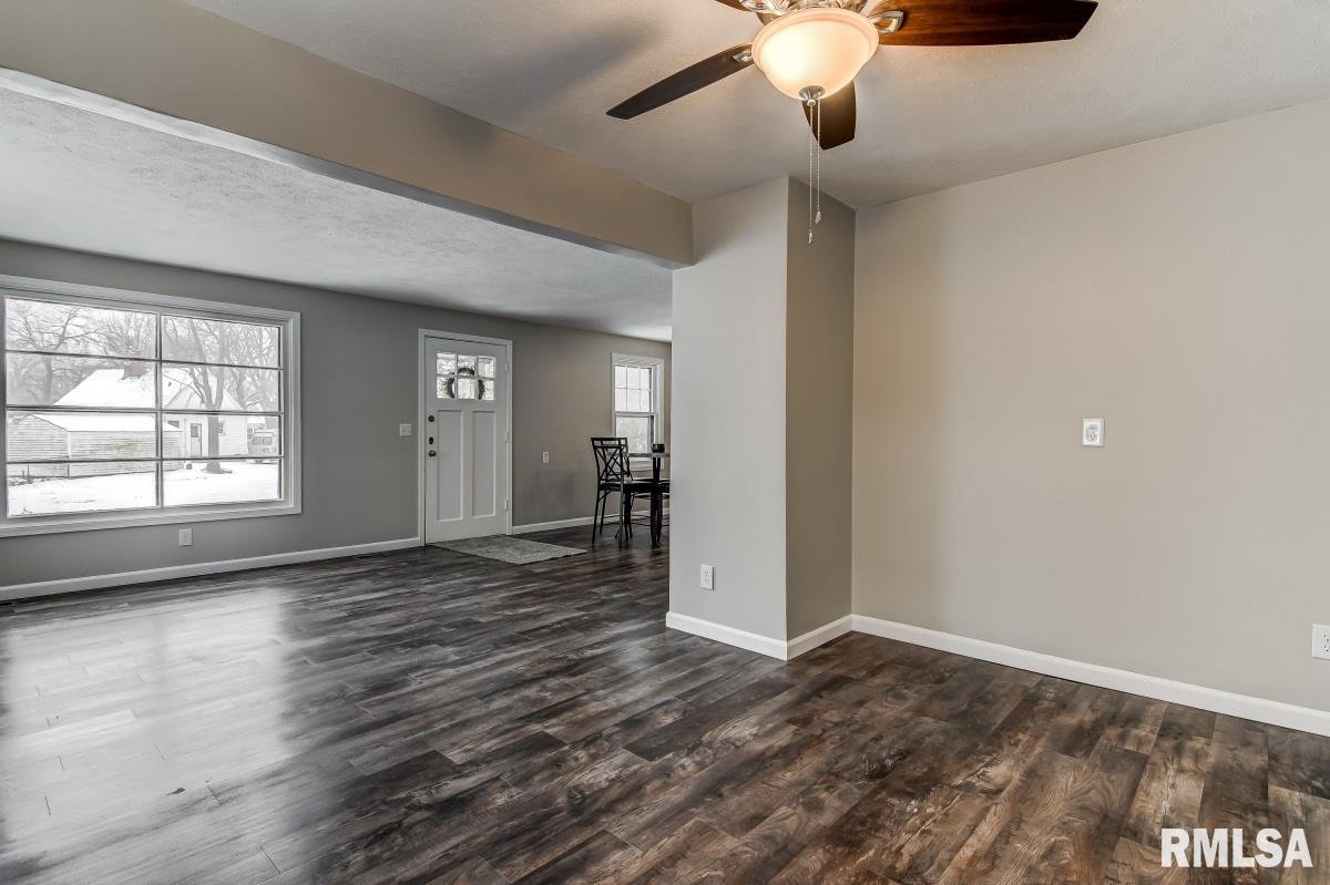 2049 East Buchanan Street Springfield, IL 62703 - Photo 8 of 29 Gallery Image 8