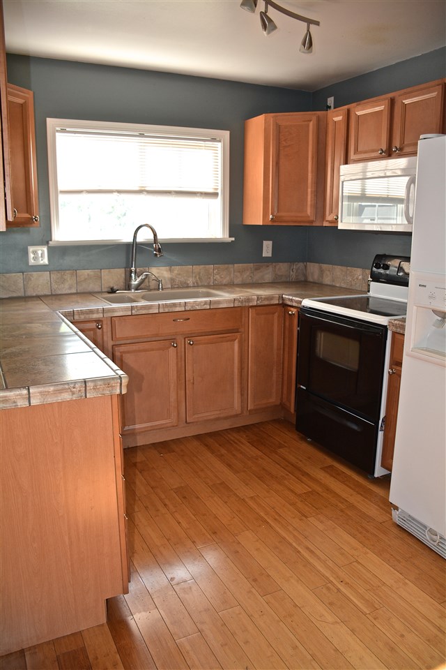 906 North Locust Road Spokane Valley, WA 99206 - Photo 2 of 20