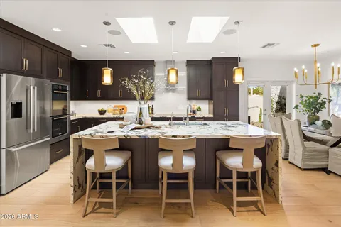 $1,075,000 | 241 East Forest Hills Drive, Phoenix, AZ 85022