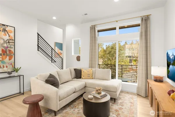 $1,399,000 | 16015 Southeast 31st Street, Bellevue, WA 98008