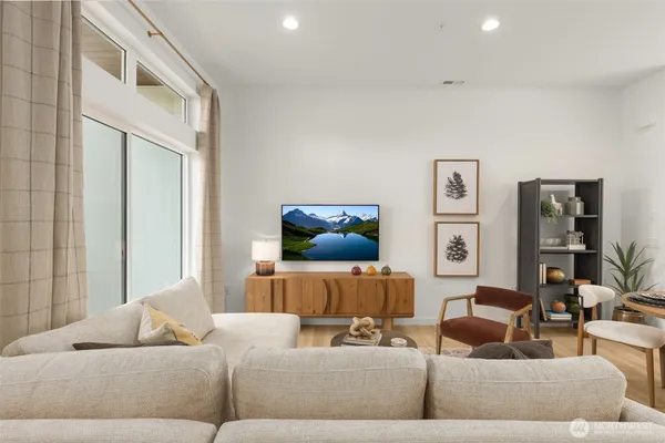 $1,399,000 | 16015 Southeast 31st Street, Bellevue, WA 98008
