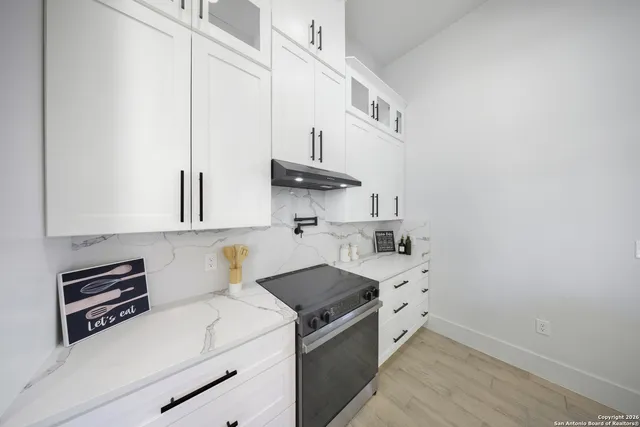 $489,000 | 113 Hidden Cove, Floresville, TX 78114