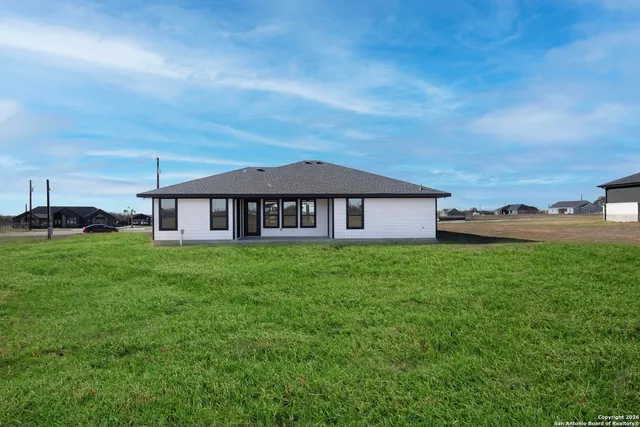 $489,000 | 113 Hidden Cove, Floresville, TX 78114