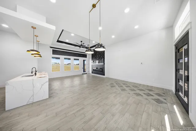 $489,000 | 113 Hidden Cove, Floresville, TX 78114