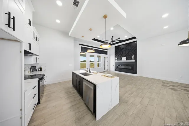 $489,000 | 113 Hidden Cove, Floresville, TX 78114