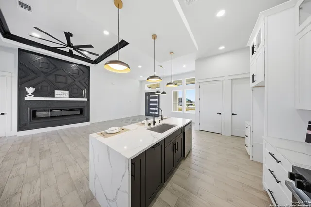 $489,000 | 113 Hidden Cove, Floresville, TX 78114