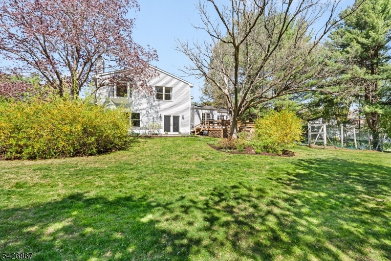 10 Babbitt Road Mendham, NJ 07945 - Photo 2 of 29