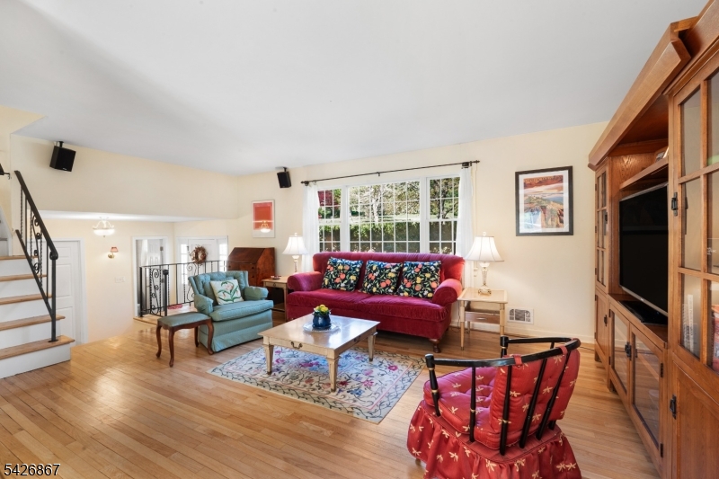 10 Babbitt Road Mendham, NJ 07945 - Photo 3 of 29