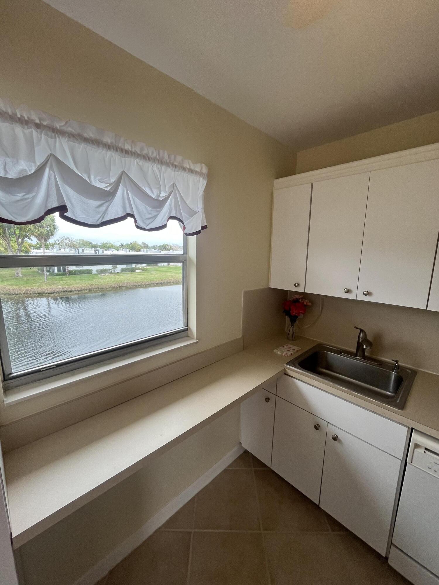 192 Monaco Way Delray Beach, FL 33446 - Photo 18 of 75 kitchen