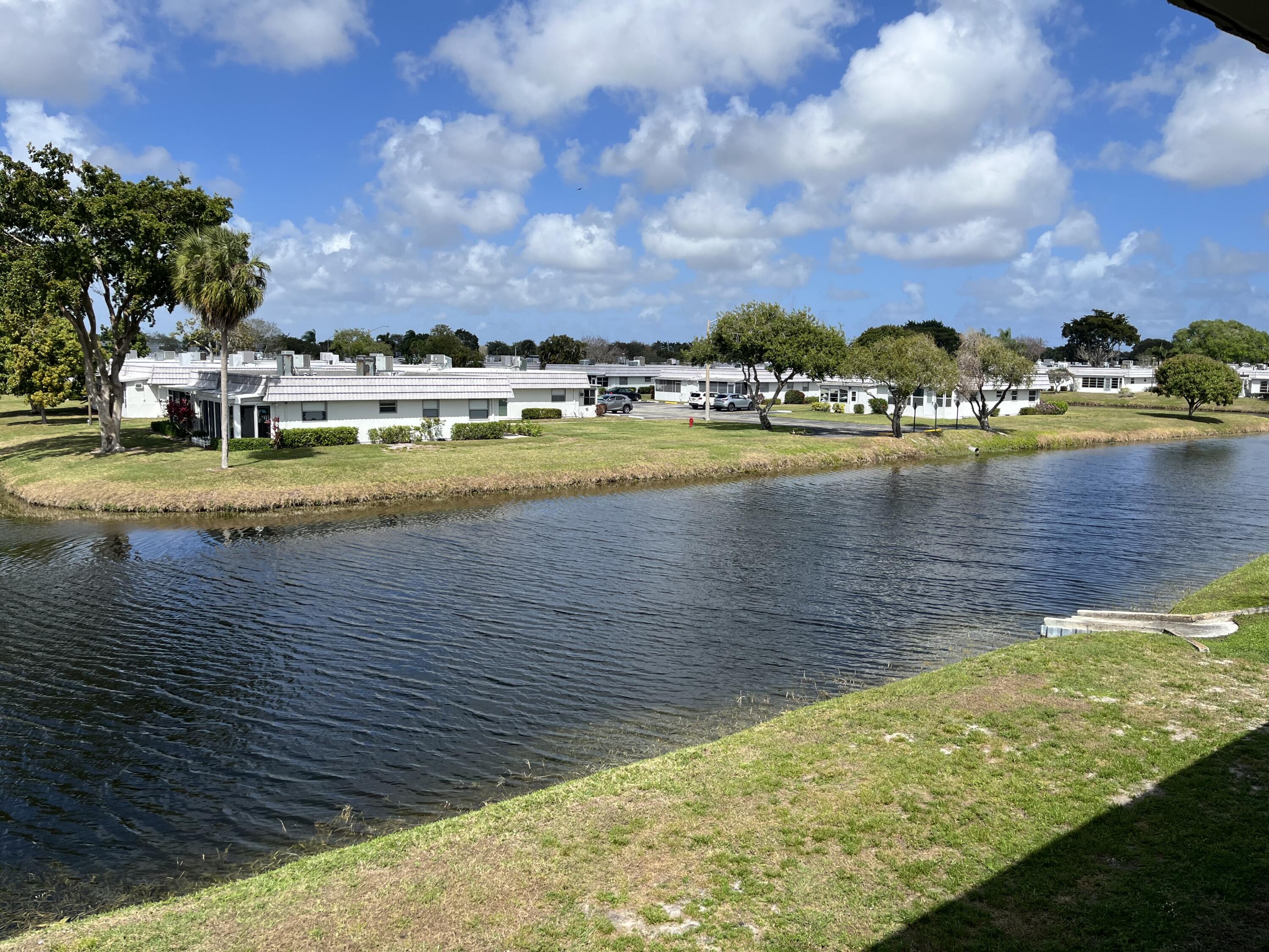 192 Monaco Way Delray Beach, FL 33446 - Photo 4 of 75 VIEW