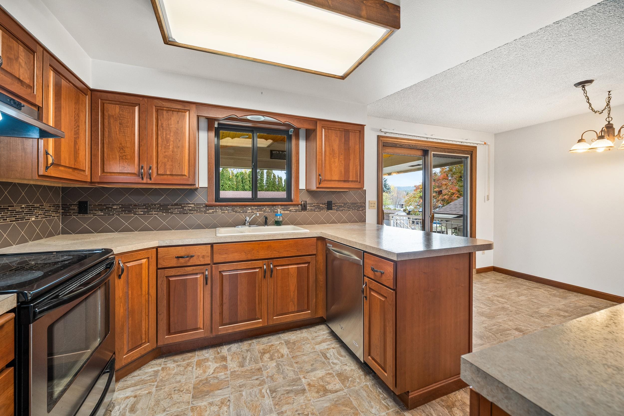 3305 South Bowdish Road Spokane Valley, WA 99206 - Photo 7 of 29 Gallery Image 7