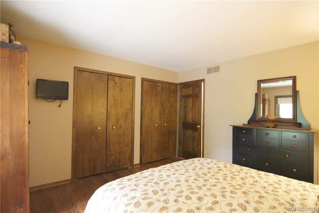 8600 Napier Road Northville, MI 48168 - Photo 16 of 39 Napier Rd Bedroom 1b.jpg