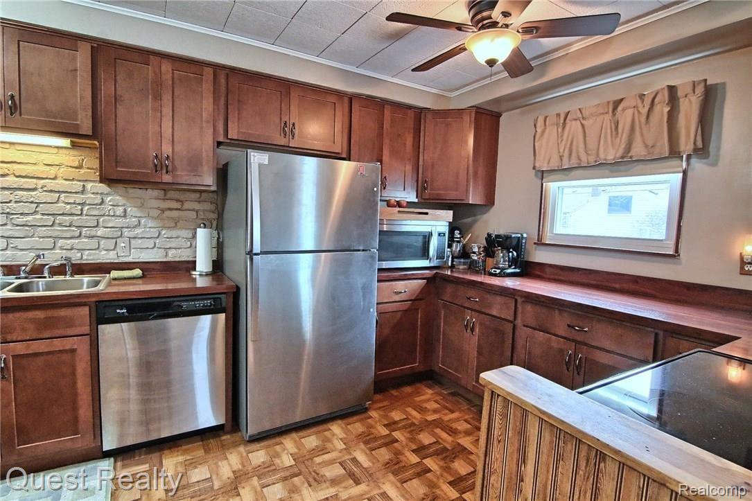 1489 Hampton Road Mount Clemens, MI 48043 - Photo 8 of 25 Kitchen.jpg