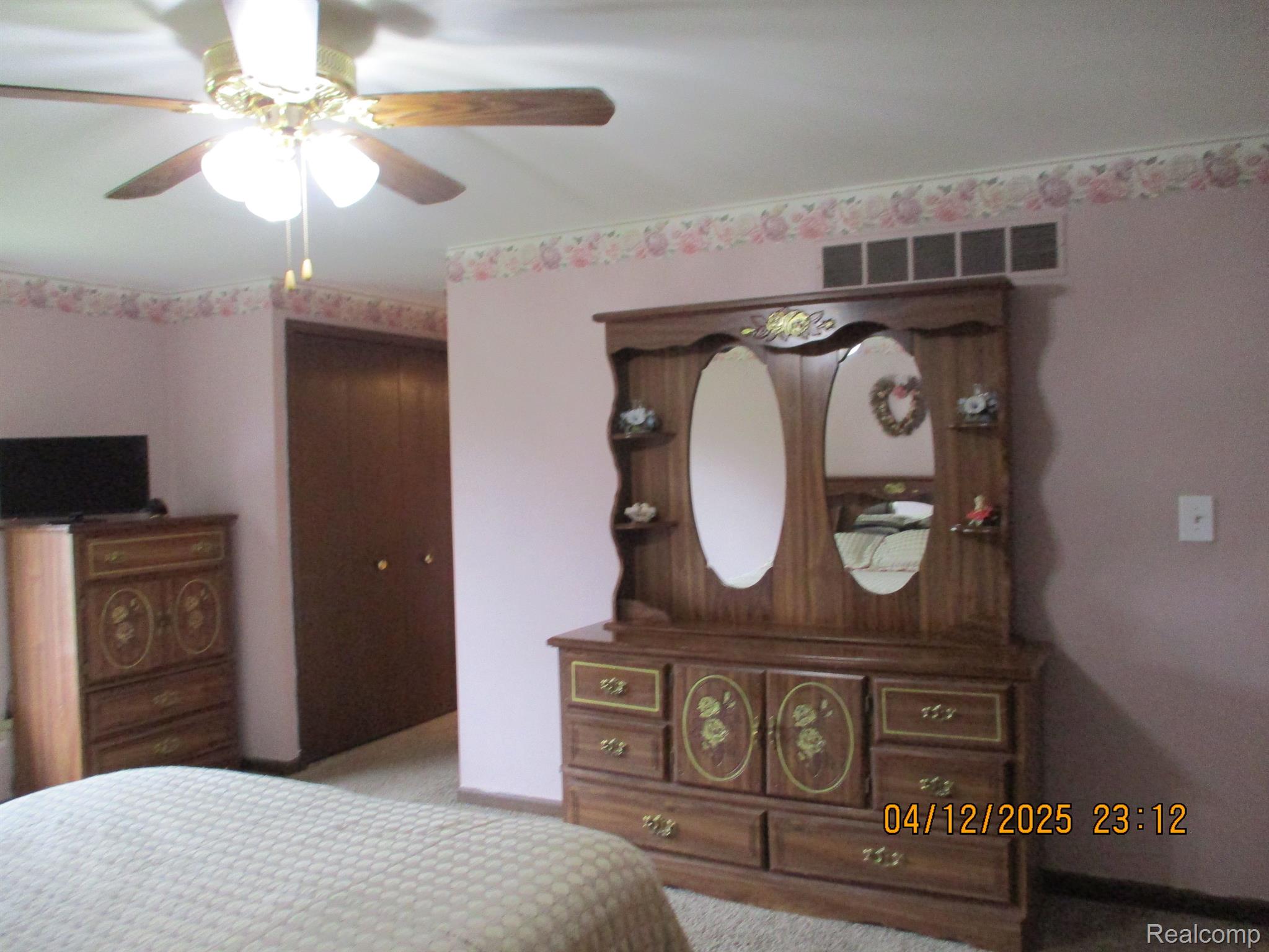 14879 Riverside Drive Livonia, MI 48154 - Photo 25 of 42 Primary bedroom