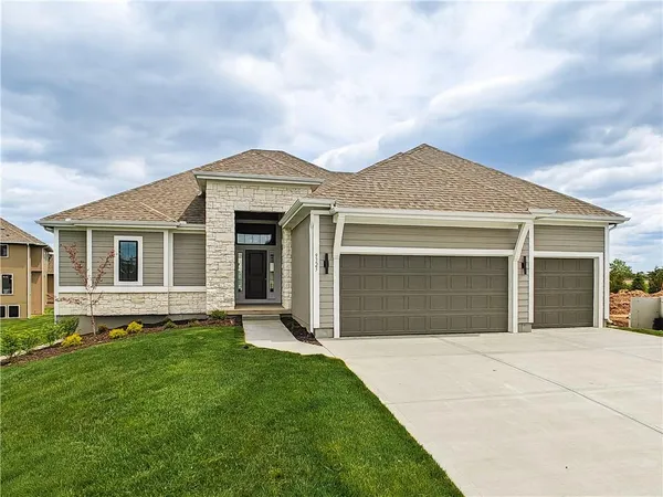 $689,950 | 9323 Pickering Street, Lenexa, KS 66227
