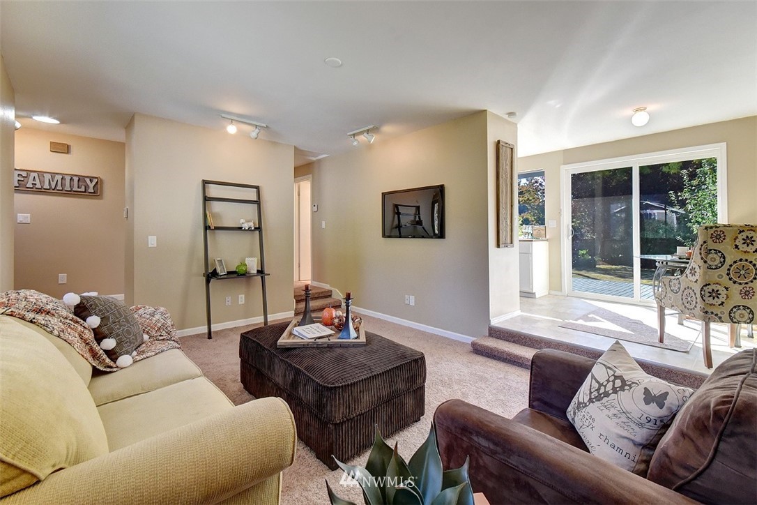 632 212th Street Southwest Bothell, WA 98021 - Photo 3 of 15