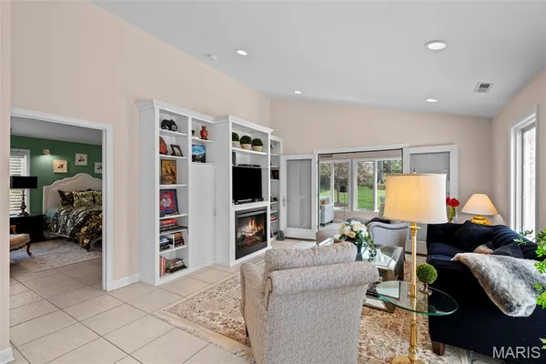 $1,700,000 | 2104 North Ballas Road, St. Louis, MO 63131