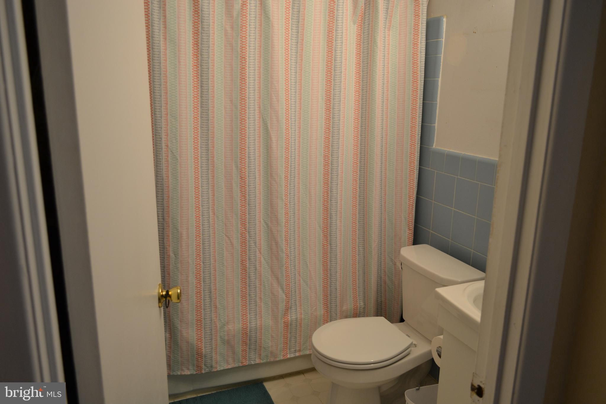 1600 Church Road, Unit C301 Wyncote, PA 19095 - Photo 7 of 9 Full Bath w/ tub