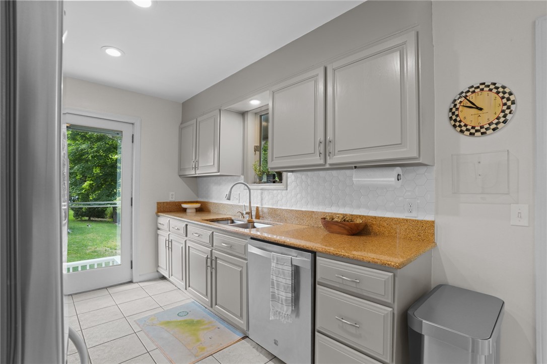 49 Riverside Drive Barrington, RI 02806 - Photo 15 of 47 Gallery Image 15