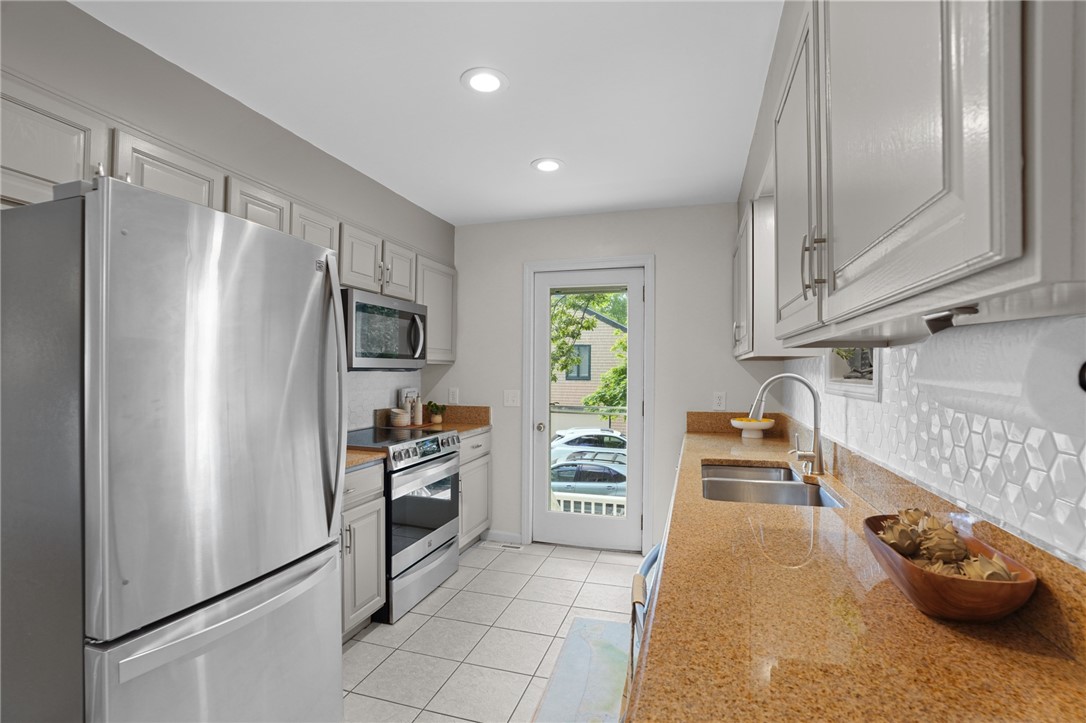 49 Riverside Drive Barrington, RI 02806 - Photo 16 of 47 Gallery Image 16