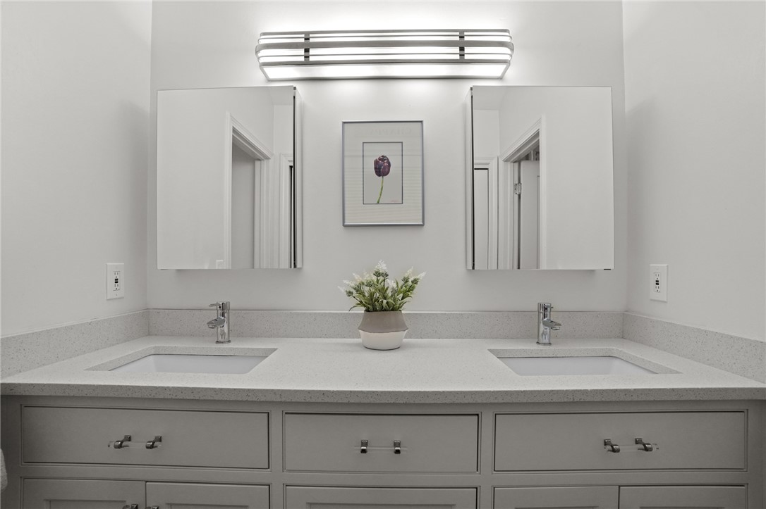 49 Riverside Drive Barrington, RI 02806 - Photo 34 of 47 Primary bathroom
