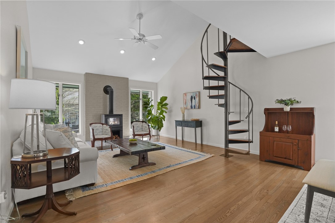 49 Riverside Drive Barrington, RI 02806 - Photo 4 of 47 Gallery Image 4
