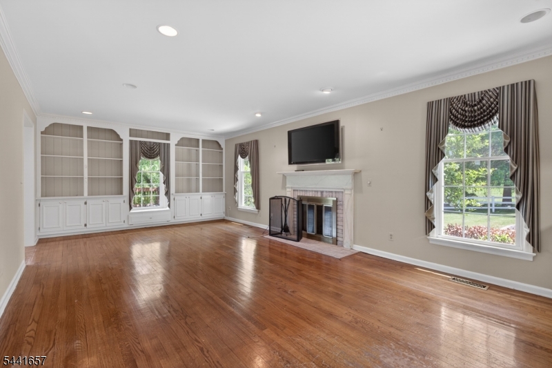 17 Cedar Road Whitehouse Station, NJ 08889 - Photo 3 of 16
