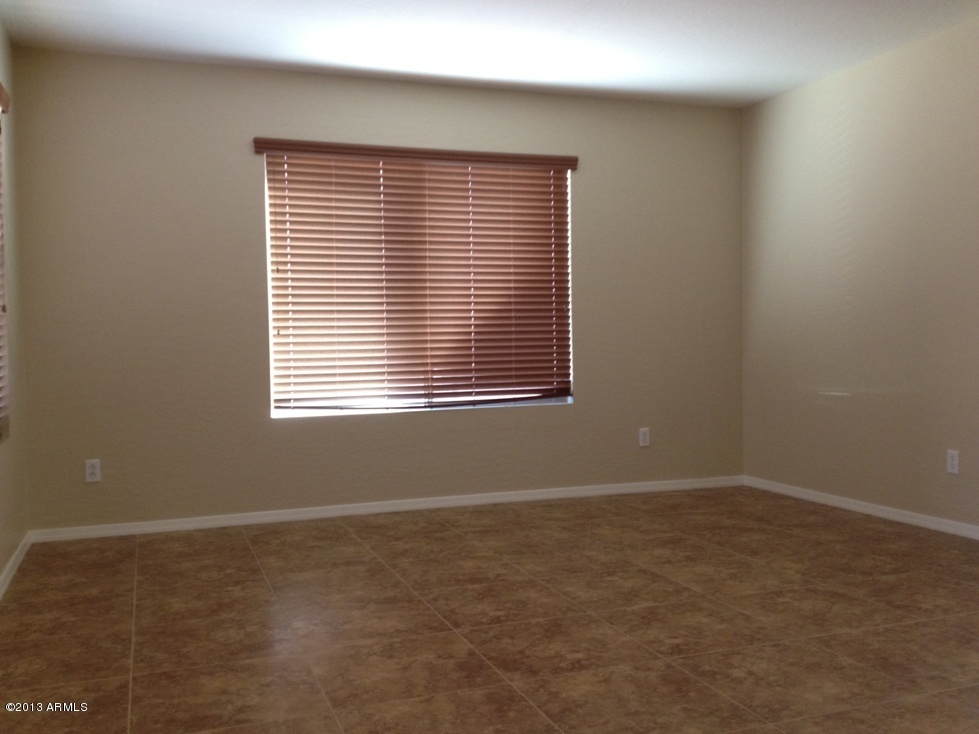 2927 West Carson Road Phoenix, AZ 85041 - Photo 2 of 24 LivingRoom
