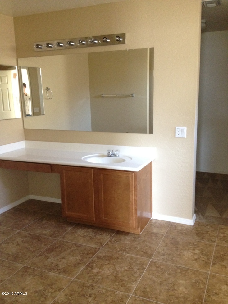 2927 West Carson Road Phoenix, AZ 85041 - Photo 21 of 24 MasterBath