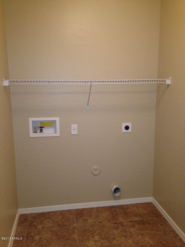 2927 West Carson Road Phoenix, AZ 85041 - Photo 23 of 24 Laundry