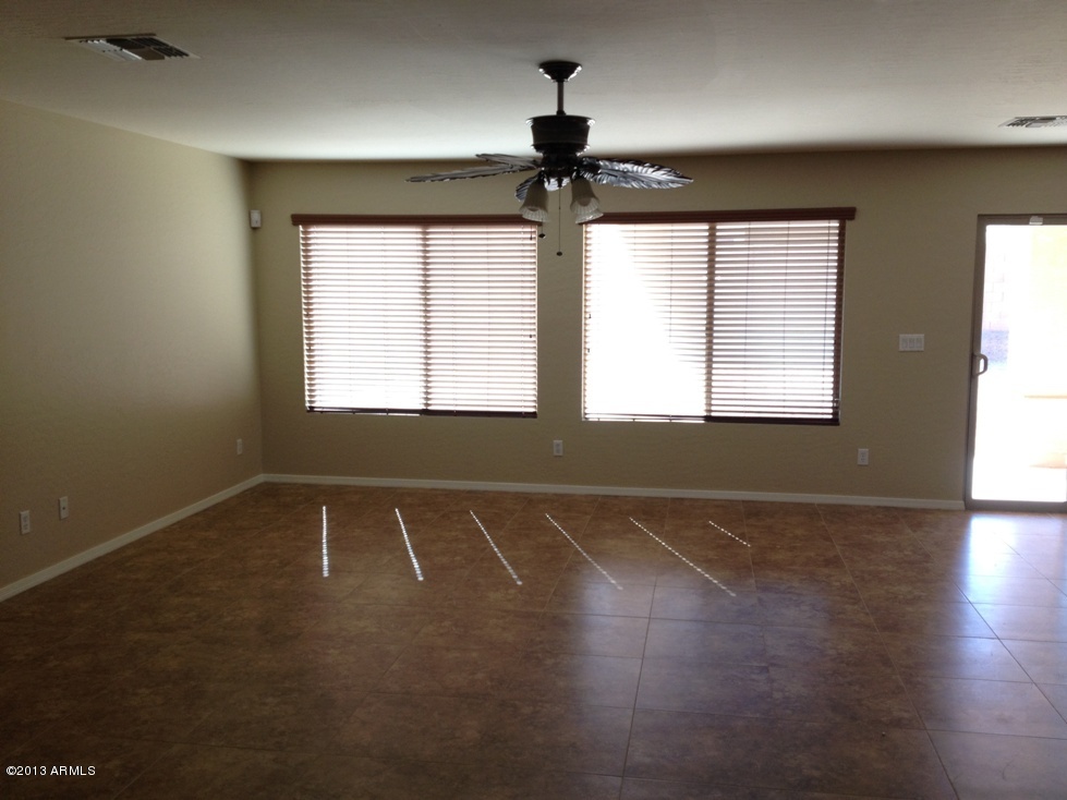 2927 West Carson Road Phoenix, AZ 85041 - Photo 4 of 24 FamilyRoom1