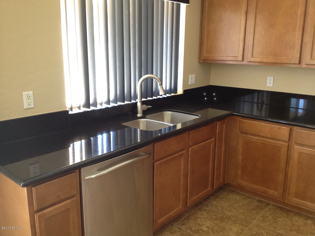 2927 West Carson Road Phoenix, AZ 85041 - Photo 7 of 24 Kitchen1