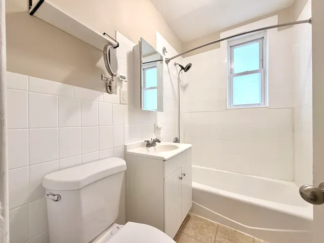 $1,750 | 122 West 39th Street, Unit 2B, Bayonne, NJ 07002
