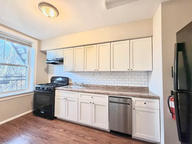 $1,750 | 122 West 39th Street, Unit 2B, Bayonne, NJ 07002