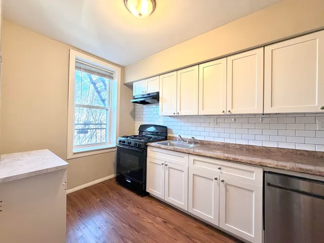 $1,750 | 122 West 39th Street, Unit 2B, Bayonne, NJ 07002