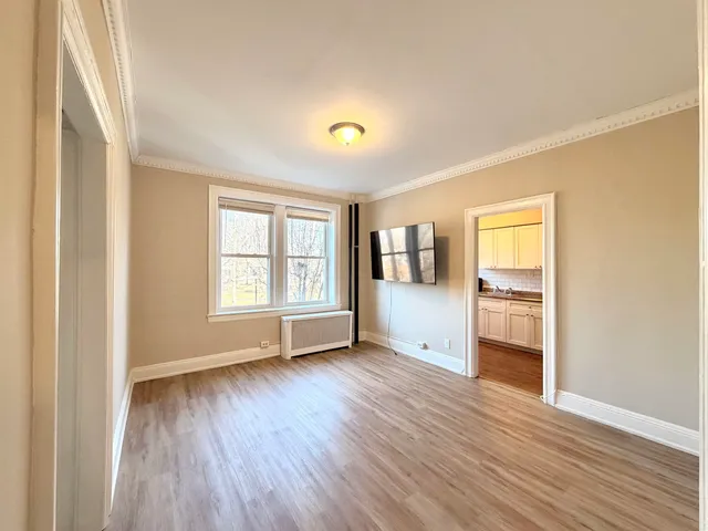 $1,750 | 122 West 39th Street, Unit 2B, Bayonne, NJ 07002