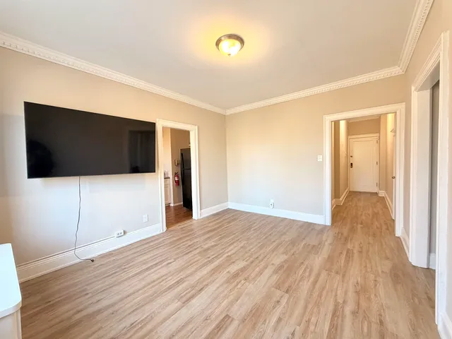 $1,750 | 122 West 39th Street, Unit 2B, Bayonne, NJ 07002