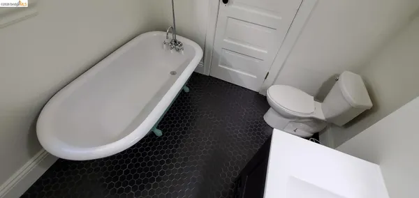 $2,400 | Bushrod, Oakland, CA 94609