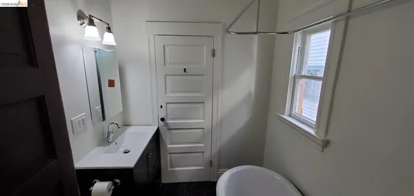 $2,400 | Bushrod, Oakland, CA 94609