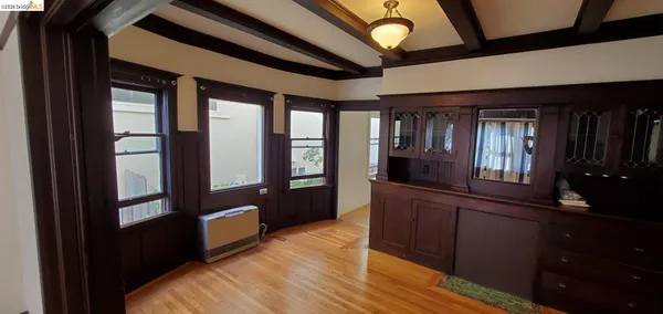 $2,400 | Bushrod, Oakland, CA 94609