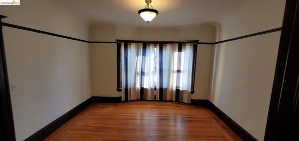 $2,400 | Bushrod, Oakland, CA 94609