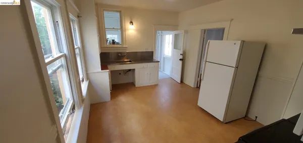 $2,400 | Bushrod, Oakland, CA 94609