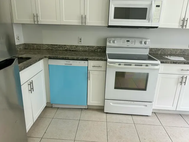 $177,000 | 5057 Breckenridge Place, Unit 18, West Palm Beach, FL 33417